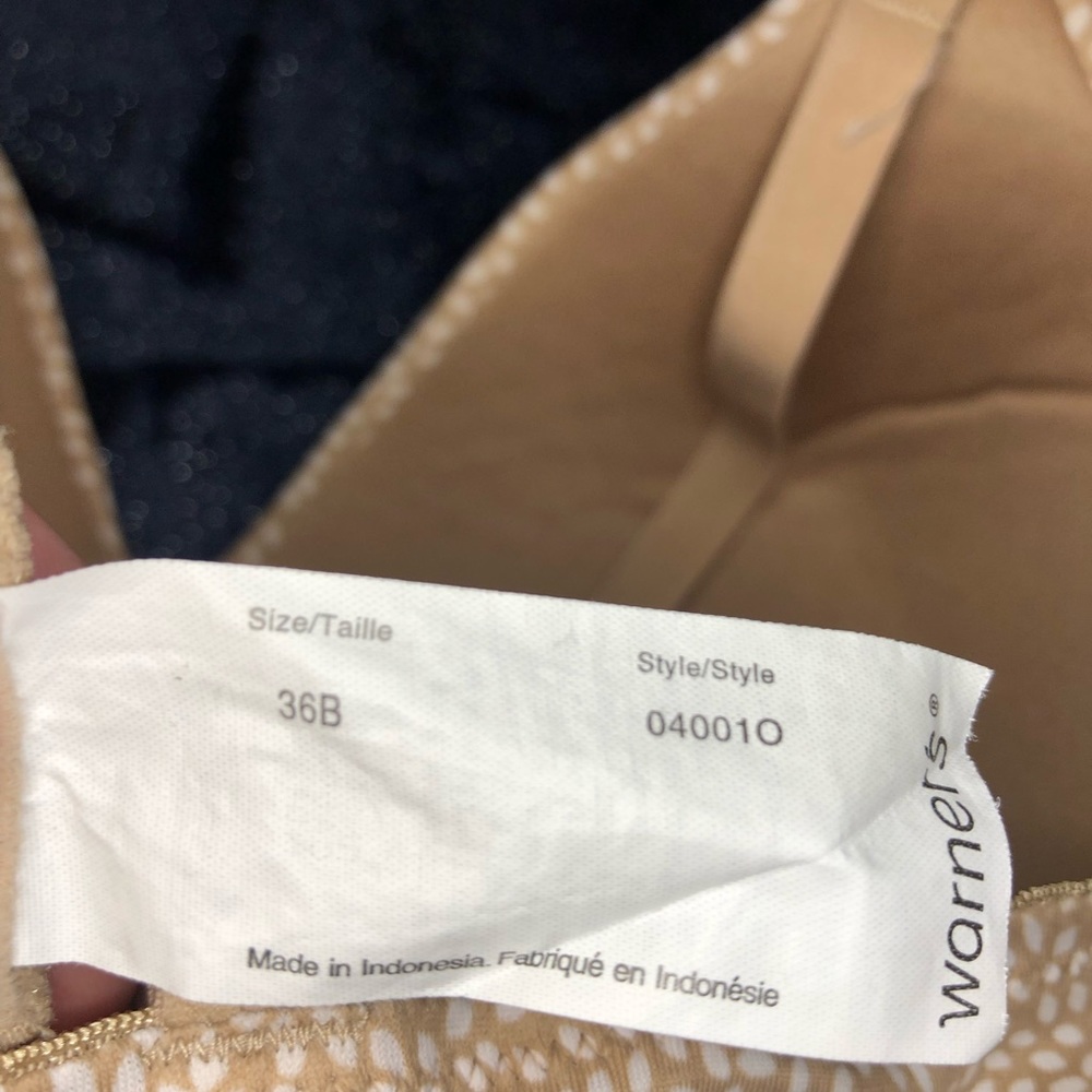 Warner’s woman’s Bra 36B Wireless - Picture 6 of 9
